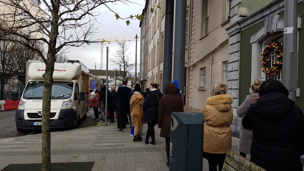 Mercycork's tweet photo. #MercyFamily Thank you @mercyfoundcork for treating @Mercycork and @mercy_nursing to some Dinky Donuts today and for our new decorations - great boost! #CaringForTheCarers  Thanks to @kenperrott and @Corks96FM for special deliveries to our off site colleagues 👏 https://t.co/RXeZgDCxKU