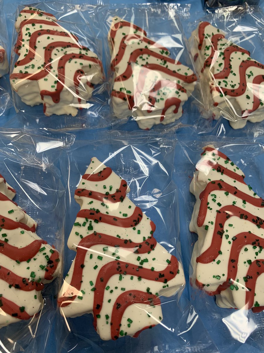 weemsamy's tweet photo. It’s the most Wonderful time of the year! Christmas tree cakes for all Davis staff today! #bloodtypeLittleDebbie #davislearns https://t.co/GaL2IbFU0R