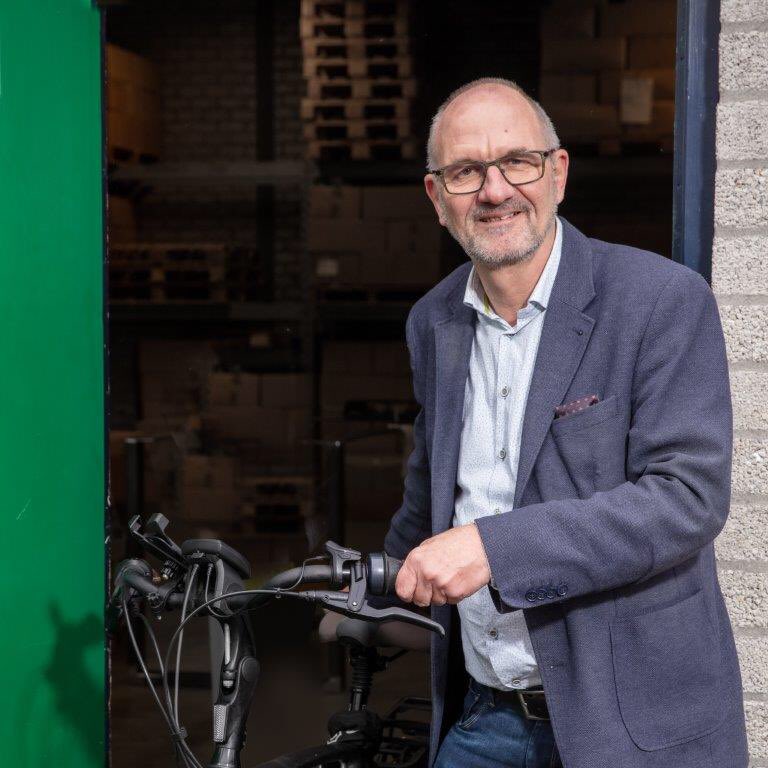 Kort maar krachtig werkbezoek van voorzitter <a href="/Cedris/">Cedris</a>, <a href="/MohamedMokaddem/">Mohamed Mokaddem</a> aan ons Sociaal Werkbedrijf #Novatec van de <a href="/GemWkwartier/">Gemeente Westerkwartier</a>. Inspirerende gedachtewisseling met hem, onze wethouder @PietervdZwan en mijn opvolger, Antoinette Wolters over de #waarde van #werk. @HenkNovatec