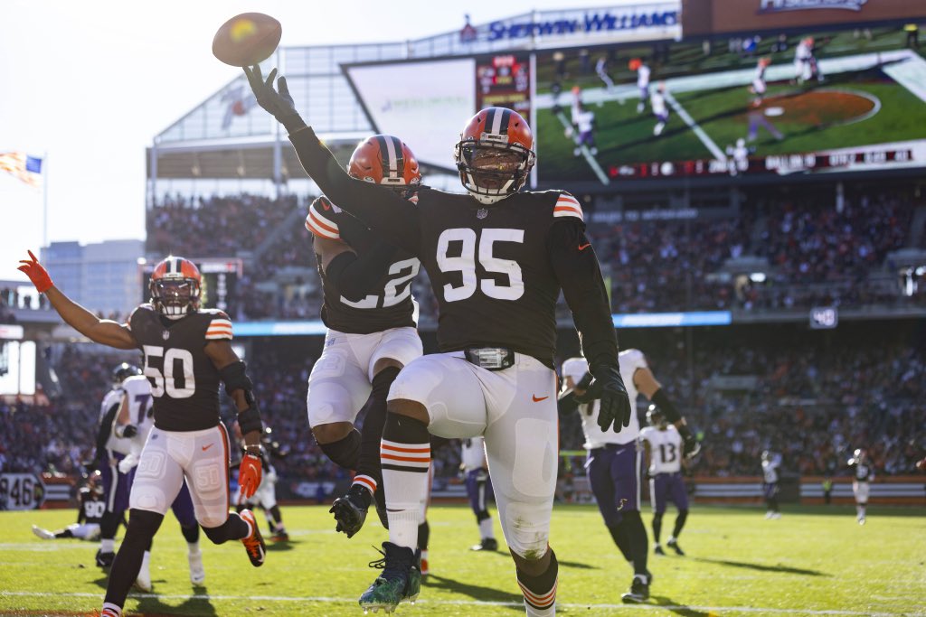 PFF_Browns's tweet image. Highest-graded #Browns through 13 games (min. 325 snaps):

1️⃣ Joel Bitonio, OG- 92.7
2️⃣ Myles Garrett, EDGE- 92.1
3️⃣ Wyatt Teller, OG- 85.2
4️⃣ Jeremiah Owusu-Koramoah, LB- 79.7
5️⃣ Denzel Ward, CB- 79.5