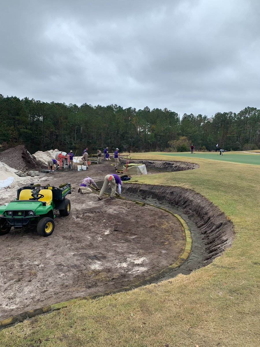 IVI_GOLF's tweet photo. Work continues @ThistleGolfClub with their @PermaEdgeBunker improvements.  John Pridgen's staff continues a "one bunker a week" plan so they can keep up with all their other work.  These guys are going great work.  Keep it up fellas! https://t.co/lwJf8rnwlW