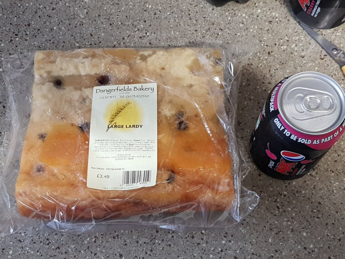amyvictoria78's tweet photo. Annual leave treat #lardycake #Dangerfields https://t.co/k5sN0UpikK