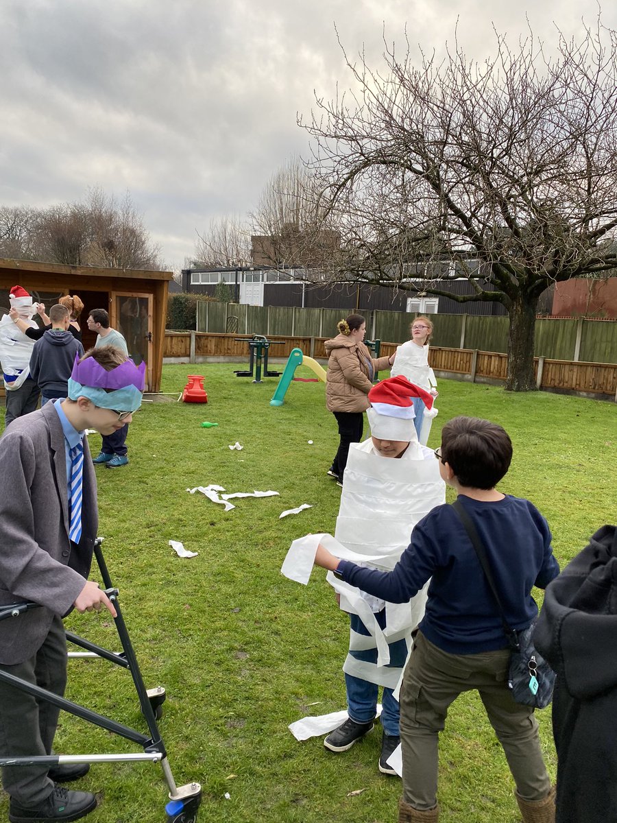 StVincentsL12's tweet image. More fun and games this afternoon! @berniebuckle2 @norah_warburton @davidstvin @DrJohnAPatters1 ☃️ 🎄