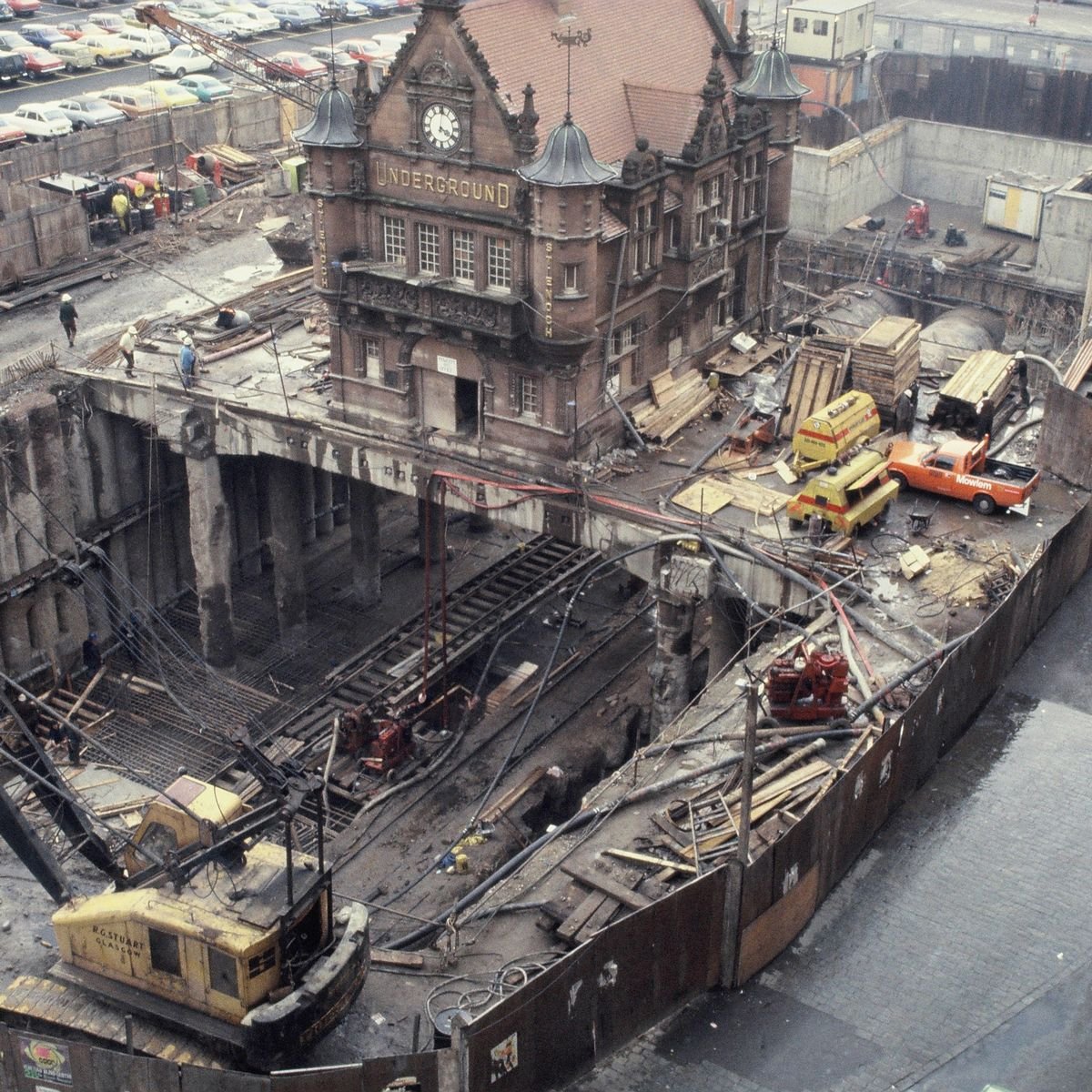 PastGlasgow's tweet photo. The Glasgow Subway is 125 years old, so here's a timely reminder of what can be done when there's a will to save a building.

Here James Miller’s quirky 1896 Flemish Renaissance ticket office finds itself floating above the tracks as refurbishment continues around it

Pic: Reach https://t.co/wT9l6XGgr3