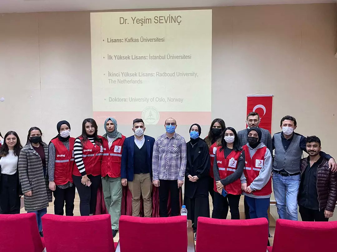 Dr.Öğr. Üyesi Mehmet AKKUŞ'un katılımıyla "Yabancı Dillerin Akademik - Mesleki Başarıya Etkisi" adlı eğitimini gerçekleştirdik. Değerli hocamıza teşekkür ederiz. 
<a href="/Kizilay/">Türk Kızılay</a> <a href="/genckizilay/">Genç Kızılay</a> <a href="/drkerem/">Kerem Kınık</a> <a href="/dr_ialtan/">Dr. İbrahim ALTAN</a> <a href="/nurdaldurmus/">Nurdal Durmuş</a> <a href="/kocemree/">Emre Koç</a> @kelyazar <a href="/akifemreaktas/">Akif Emre Aktaş</a> <a href="/ofarukcaliskan/">Ömer Faruk Çalışkan</a> <a href="/Slymn0808/">Süleyman KURU</a>