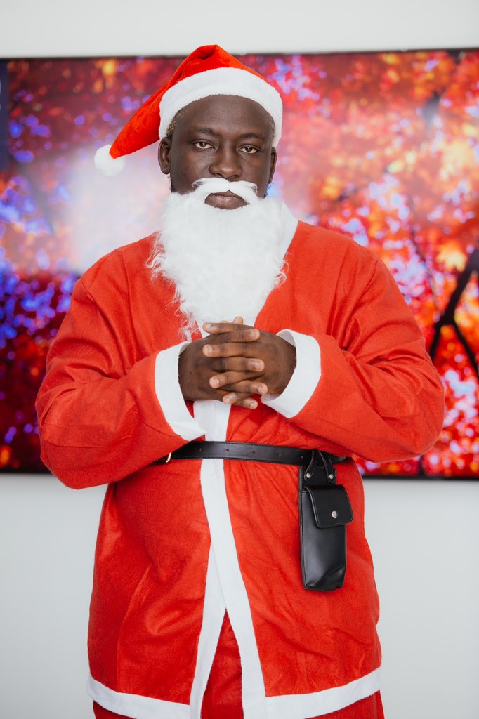 sdkdele's tweet photo. What do you want from Father Christmas? 😡 https://t.co/dznepYamBC