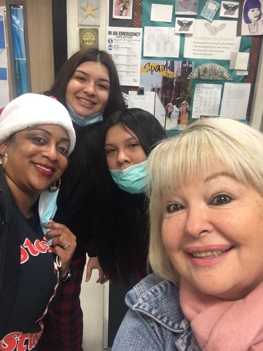 ceciliamewa's tweet photo. It is pajama day at the nation Great job @SCTBussey for doing this event ! @Bussey_Owlets #AVID #WINclass #FelizNavidad 🎄🎁🛍 #DiadePijama https://t.co/yefE7Sa52e