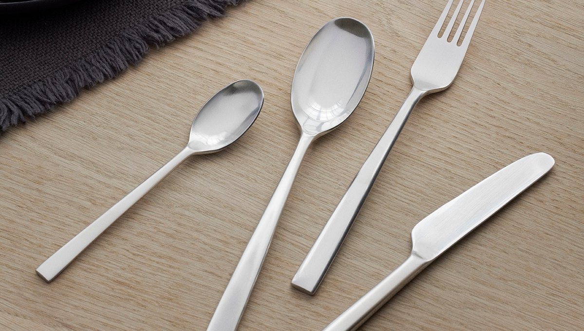 Set your Christmas table beautifully with the Chaco cutlery designed by the grand Norwegian designer Tias Eckhoff. 
#steltondesign #tiaseckhoff #christmastable #cutlery #steelcutlery #stylishtable #nordicstyle
