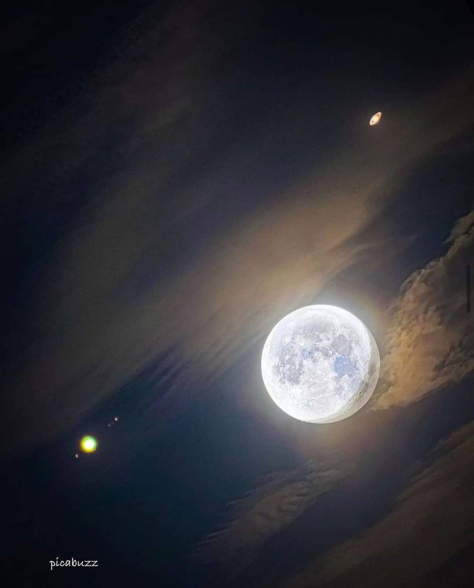Conjunction between Saturn Jupiter and Moon! 🌙🪐