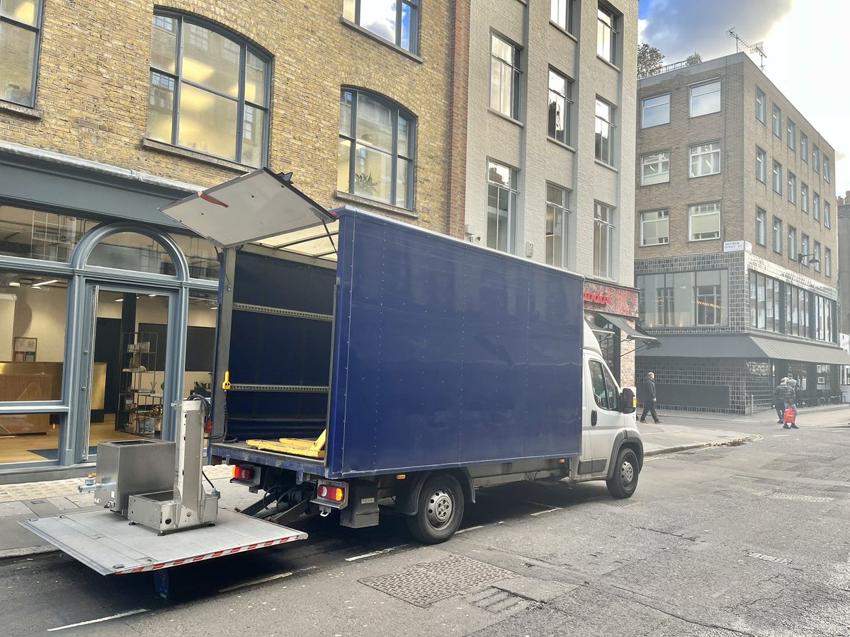 scott2gocourier's tweet photo. It’s been a machine-moving kinda day….
Our tail-lift vehicle proving very popular for our customers today with collections and deliveries across London and the south east! #taillift #usefulvehicle #popular #busyday #Scott2Go #machines #Industry #happycustomers https://t.co/PzSpLWNPXk