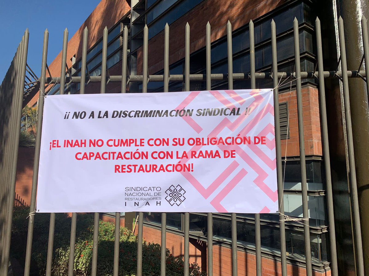 INAH_SINAR's tweet photo. Los art. 3ª y 4ª Transitorios del Decreto de creación de la #SECUL,establecen que los trabajadores #INAH mantendrán intactos sus derechos laborales. SU INCUMPLIMIENTO ES UNA VIOLACIÓN. La ENCRYM exige: #NoaladiscrimINAHcion #CapacitaciónParaRestauración @dprieto_ @cultura_mx https://t.co/zdr3OdBsUs