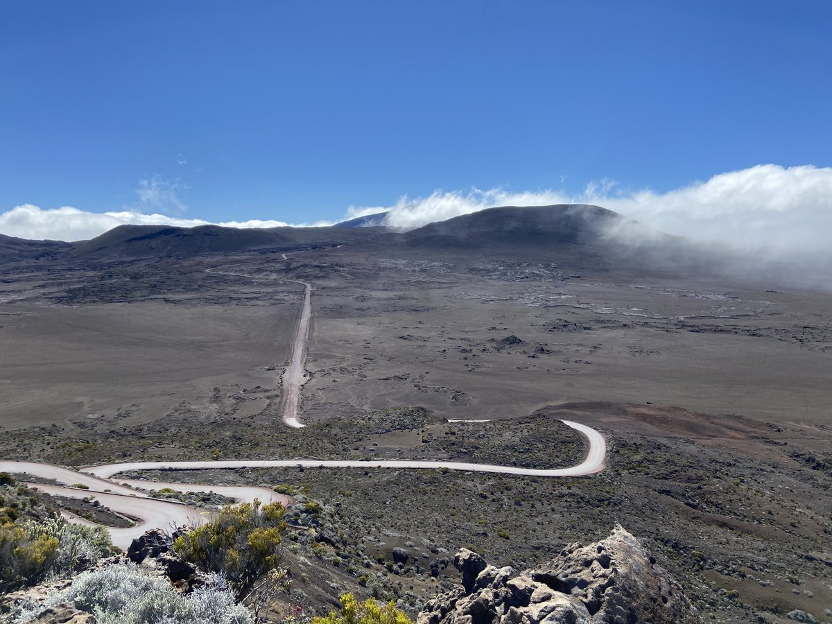 Barath_Tripard's tweet photo. Il y a un an, je découvrais la #PlainedesSables @Region_Reunion, après une marche d'approche de plusieurs heures depuis Saint-Philippe. Une pure merveille, un miracle ❤
#LaReunion #Nouvelle #MagnifiqueFrance #Team974 https://t.co/VSkxKUhVhS