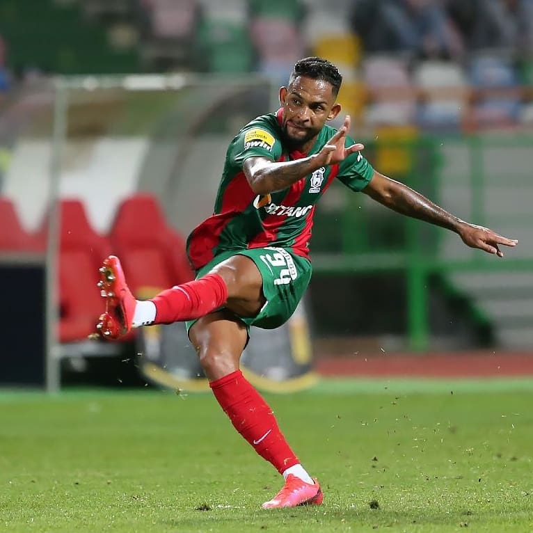 FootwayGroup's tweet photo. O Maritimo visitará o Benfica domingo e tem o lateral-esquerdo Vitor Costa como destaque.

Vitor entre todos do Marítimo na Liga Portugal 2021/22:

@SofaScoreBR
1° Nota (7,08)
1° Assistências (2)
1° Desarmes (3,5)
1° Interceptações (1,7)
3° Cortes (2,2)
3° Passes decisivos (0,8) https://t.co/QAT5aTiJwp