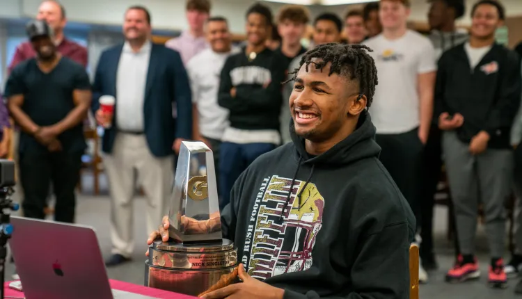 MDrago59's tweet photo. Nick Singleton named national Player of the Year by Gatorade (updated) https://t.co/XahkuVnijc 
#mikedragosports https://t.co/nVRfqpLJRp