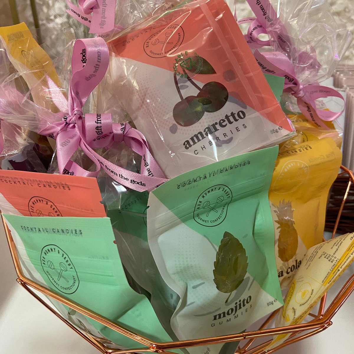 Confectionery treats for a sweet #XmasGift 🎁

Chocolate bars, marshmallows and gummies 😍

#sweettooth #Chocolate #xmasgifts #sweet #giftideas