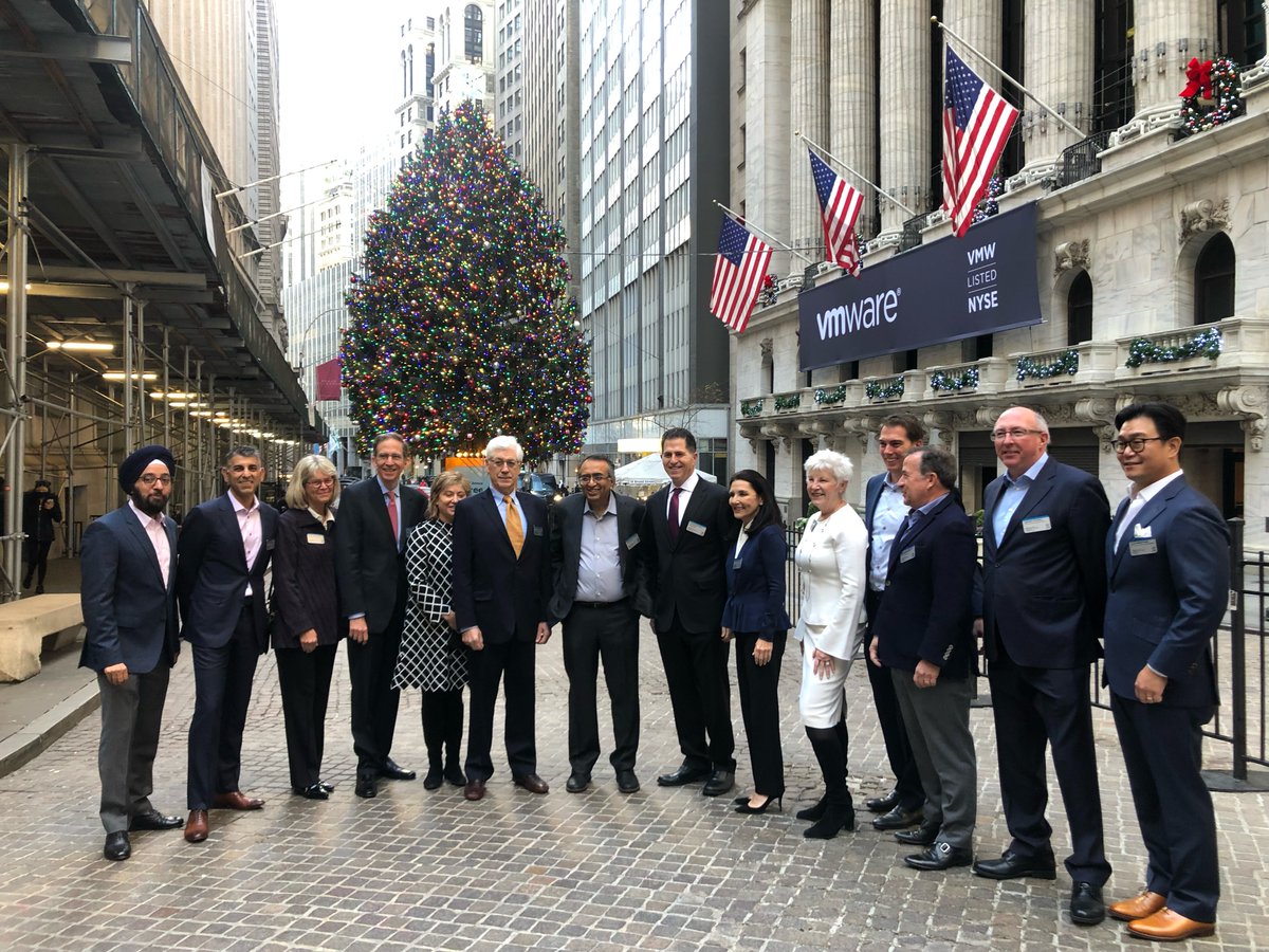 RaghuRaghuram's tweet image. Great to ring the bell at @NYSE today marking our stature as a standalone company once again. I’ve never been more excited about the future of this great company as we help our customers navigate this multi-cloud world. bit.ly/3pYHqdw