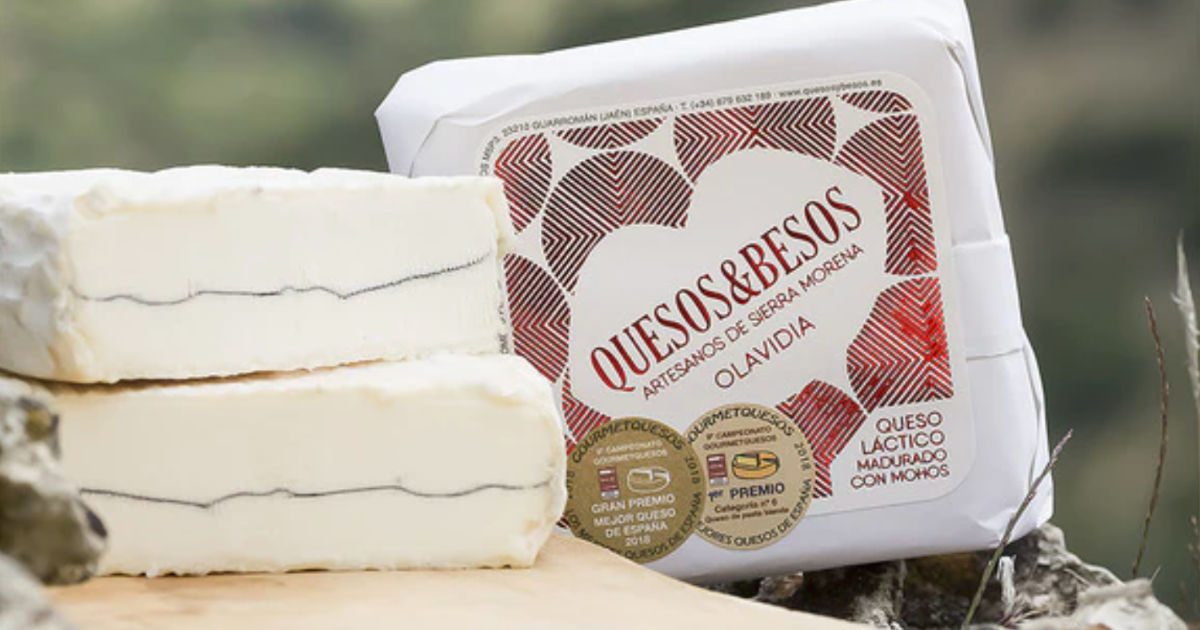 Redada's tweet photo. Guía de uso para comer y mantener ‘Olavidia’, el mejor queso del mundo

@cgcano y @SusanaElguea nos ayudan a descubrir cómo es el queso de @quesosybesos_ que ha ganado en los #worldcheeseawards2021. Silvia Peláez, su autora, nos cuenta cómo lo crearon

https://t.co/78TvUgOrgI https://t.co/l5o5r60zqy