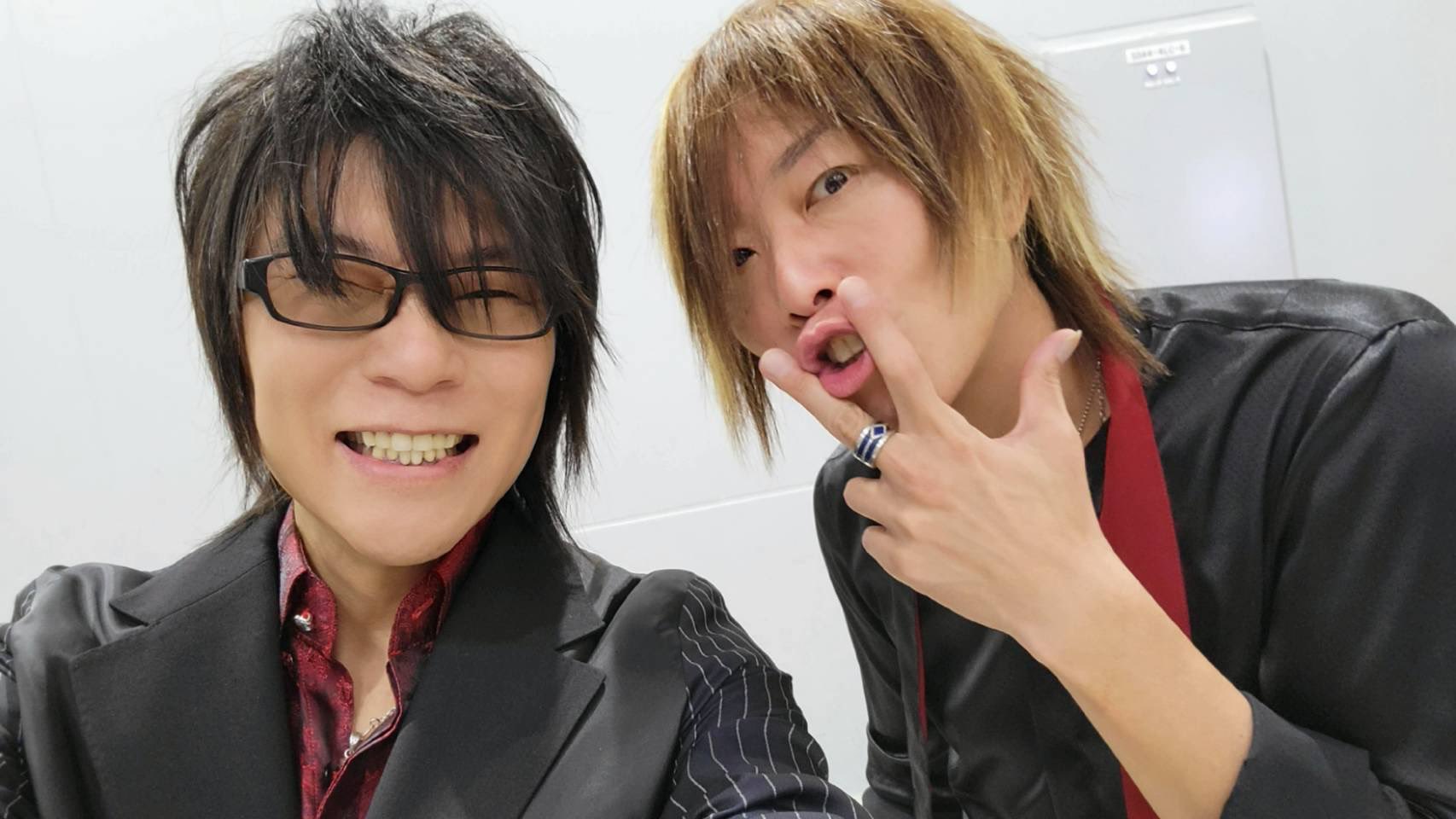 谷山紀章 森川智之センパイは 本当に変わらない 勿論 超前向きな意味合いで ๑ W ๑ 昔っから 人の器大きいし 声良いし 見た目若いし トムだし声が良い あと ちゃあんと秘密がありそうなトコが 魅力なんだなあ T Co Dbaio7mcj5 Twitter