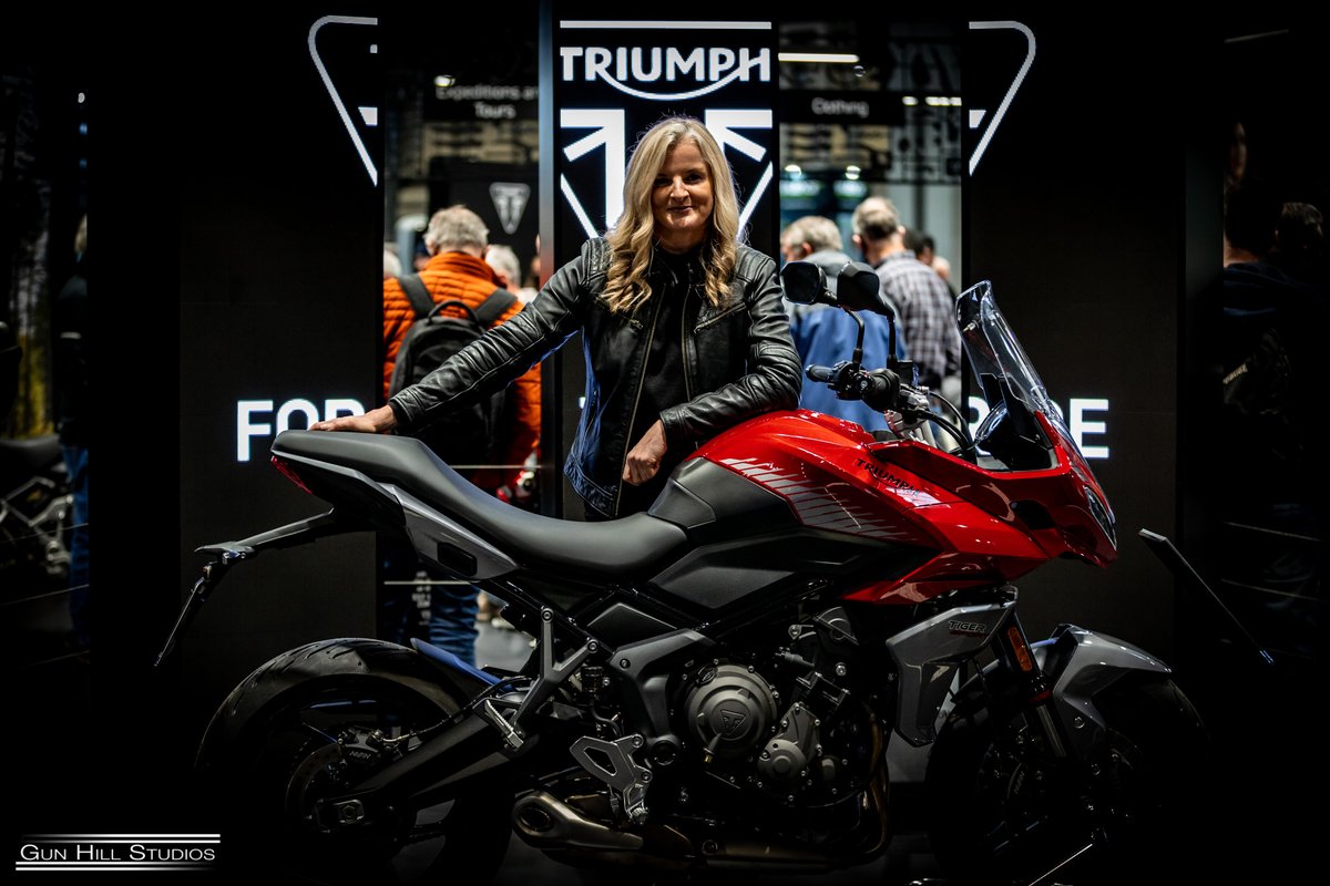 gunhillstudios1's tweet photo. "What a Triumph ".
A great afternoon with Maria talking all things bike. Looking forward to the studio visit in the New Year
@Bikesure @MariaCostello
#MotorcycleLive #Bikeshow #mariacostello #gunhillstudios
@MariaCostello https://t.co/oG5r8MTdrY