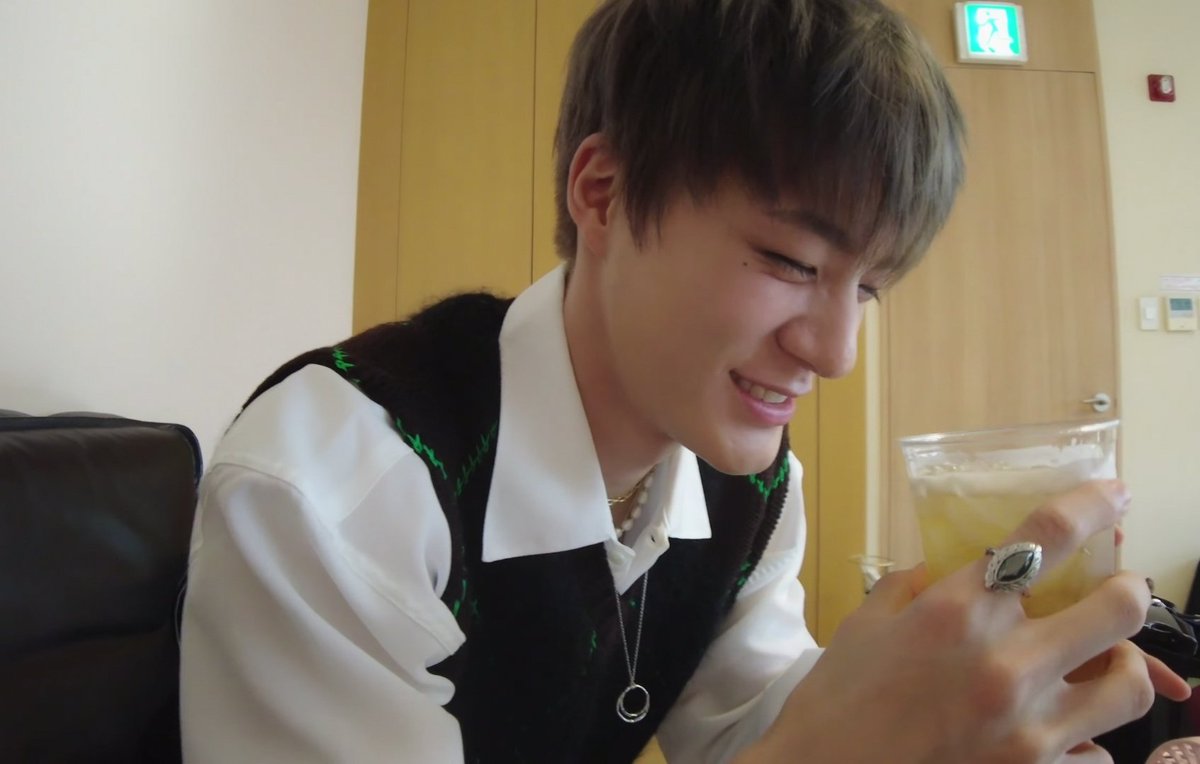 silence423_nm's tweet image. ที่เจโน่ดื่มไม่ใช่เบียร์เด้อทุกคนมันคือ​ energy drink พี่ทงเฮแซวเล่นเฉยๆ55555555555