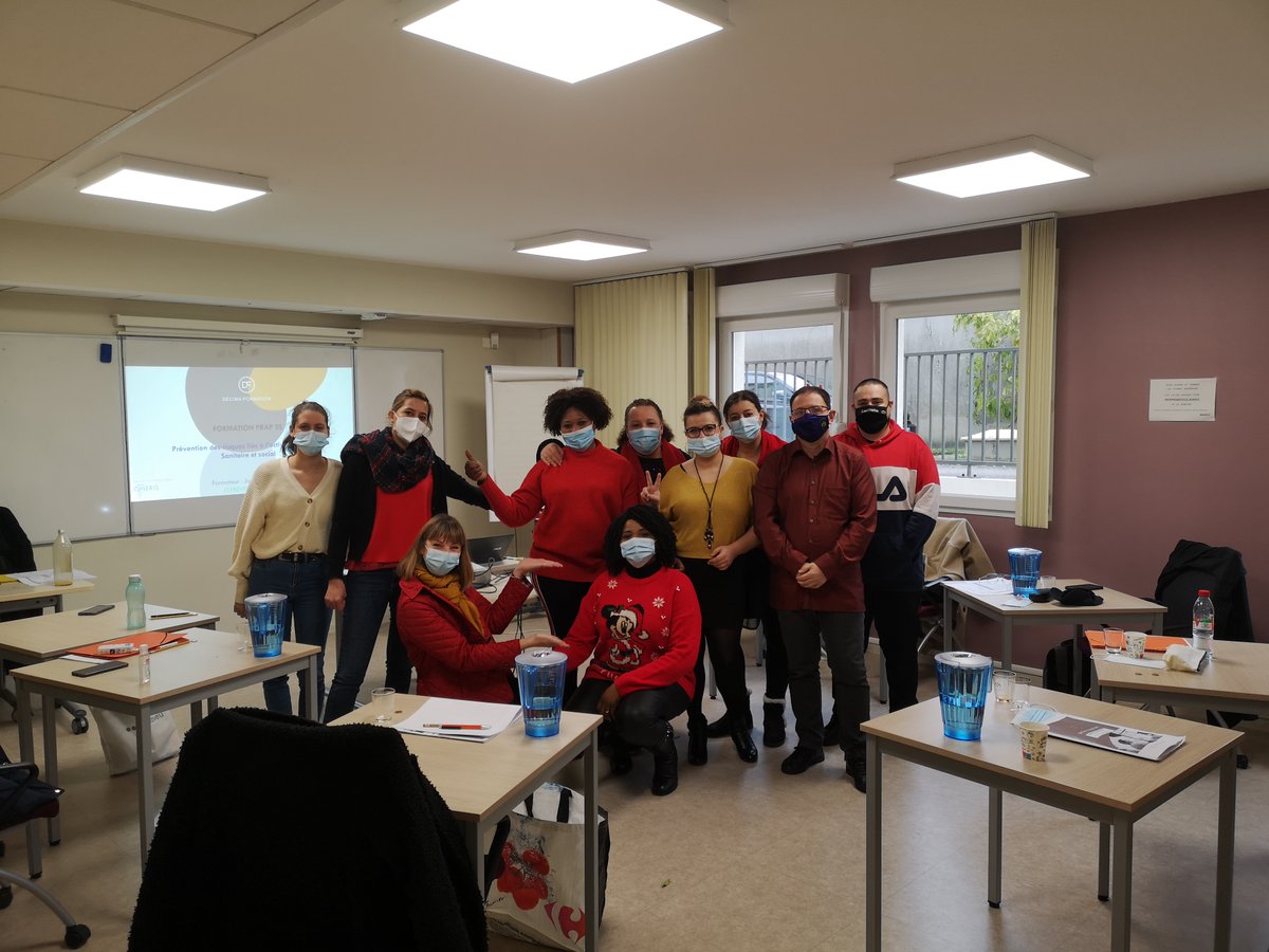 DecimaFormation's tweet photo. On vous présente la fine équipe de stagiaires Acteurs PRAP 2S de Sergent Berthet !

100% de réussite, ça valait bien quelques photos en mode Noël ! 🤶

Félicitations à tout le monde ! ✌️ https://t.co/knRF9H9AyS