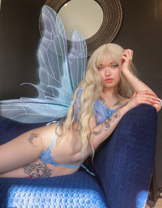 Rt if u believe in fairies 🧚🏻 https://t.co/wwjSYiM6CD