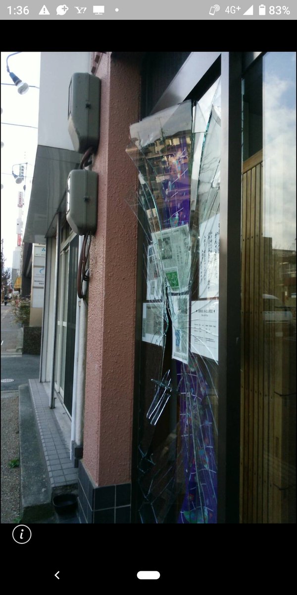 泥酔した消防士2名は駆けつけた警察官にも殴りかかり パトカーで連行されました、 江戸時代の 簪や櫛を守るために 寒中の中大破したガラスの横で館長の私は 夜が明けるのを待ちました。 しかし奈良市公務員の消防士2名はお咎めを受けることもなく 現在も 消防士を続けています。