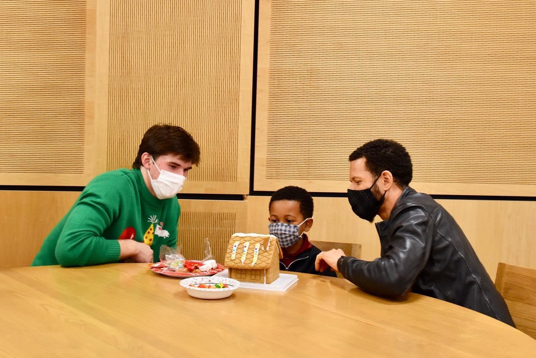 BoysLatinSchool's tweet photo. Yesterday the Kindergarten class decorated gingerbread houses with Mr. &amp; Mrs. Post and the help of some seniors. Even the parents joined in on the fun! #BoysLatin #BL #OneBL #EQV https://t.co/rH1DQBeidL