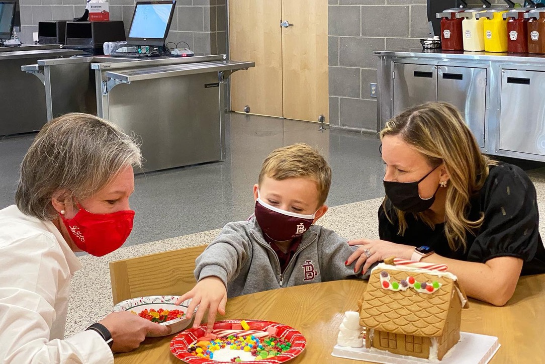 BoysLatinSchool's tweet photo. Yesterday the Kindergarten class decorated gingerbread houses with Mr. &amp; Mrs. Post and the help of some seniors. Even the parents joined in on the fun! #BoysLatin #BL #OneBL #EQV https://t.co/rH1DQBeidL