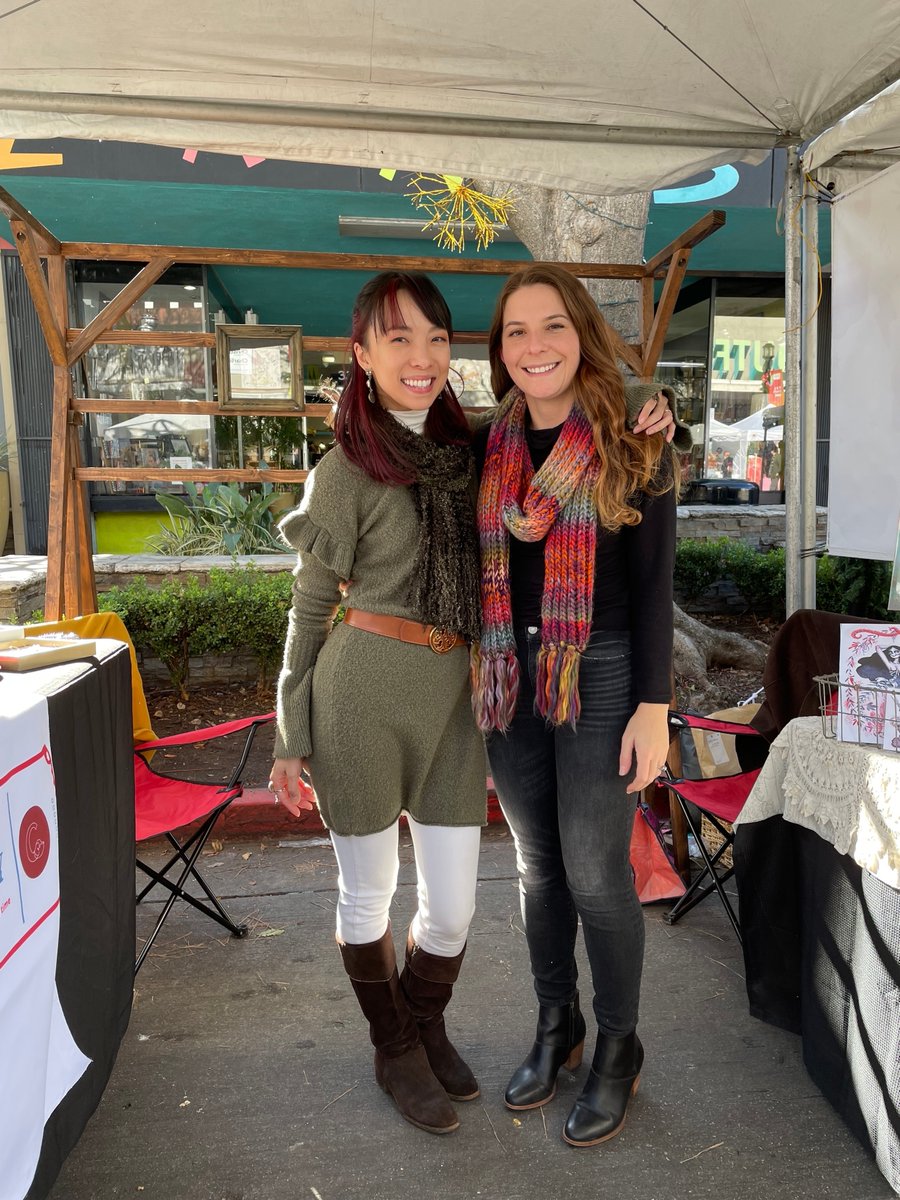 Chloeography's tweet photo. What a feeling to complete the very last show of year 2021! Much giggles and inspiration were shared, and I can't wait to create more!

#chloeography #jackalopeartfair #burbank #artistslife #artisanjewelry #shopsmall #buyart #lasereyescat #hollyjolly #illustration #painting https://t.co/fH2e5C3MSN