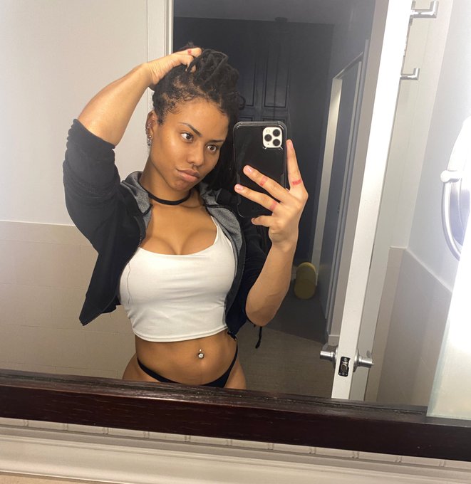 2 pic. sometimes I forget I have big ol tiddies now https://t.co/CUtkqLTQeN https://t.co/Xdzyknv0Vp<a href="/tag/mvsales"class="tags"><span>#mvsales</span></a>