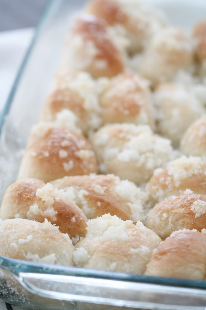 SixSistersStuff's tweet image. Sweet and lemony this easy lemon monkey bread is so scrumptious it will have you coming back for seconds, thirds, and fourths if there is any left!
ow.ly/LWup50CoFHb
#sixsistersstuff #monkeybread #lemonbread #easydessert