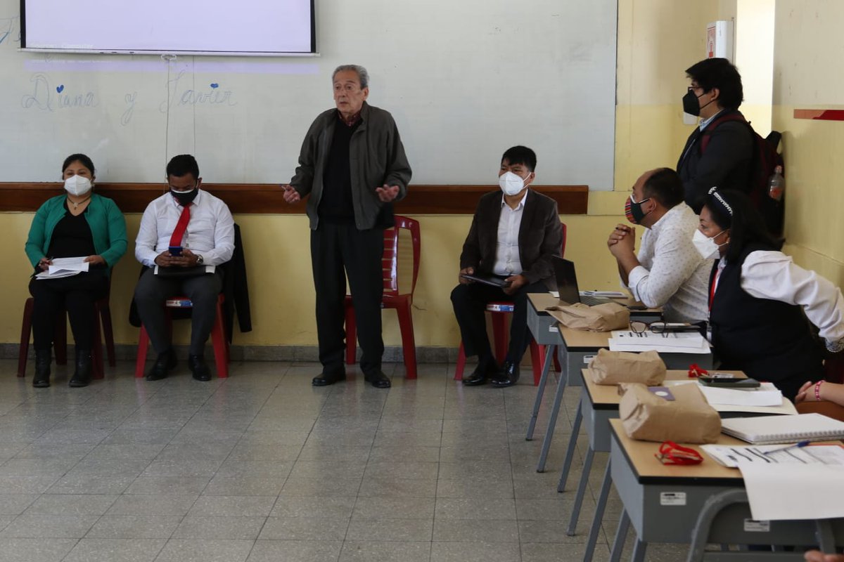 Nuestro compromiso con las regiones de atender la emergencia educativa desde sus principales problemáticas es firme. Hoy, con la <a href="/ANGRPERU/">Asamblea Nacional de Gobiernos Regionales</a> y las DRE/GRE, instalamos mesas de trabajo con nuestros funcionarios y técnicos para trabajar hacia la mejora del sector a nivel nacional.