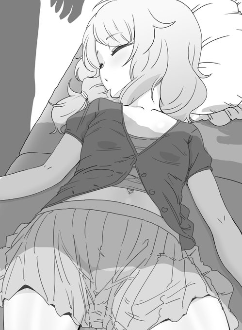 ファンボックスに『事務所で居眠りしている遊佐こずえちゃんにいろいろしてあげる』リクエストが来ていたので、正義の心で居眠りしてるこずえちゃんがこのままでは風邪をひいてしまうので毛布でも掛けてあげようかなと逡巡してるところを描きました 