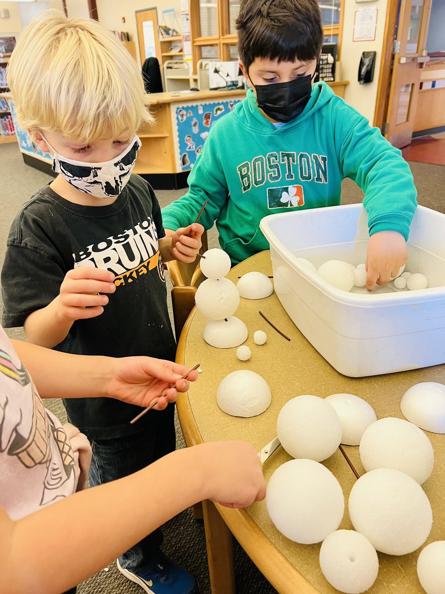 Makerspace in action!  Design a snowman! <a href="/BarrowsSchool/">Barrows Elementary School</a>