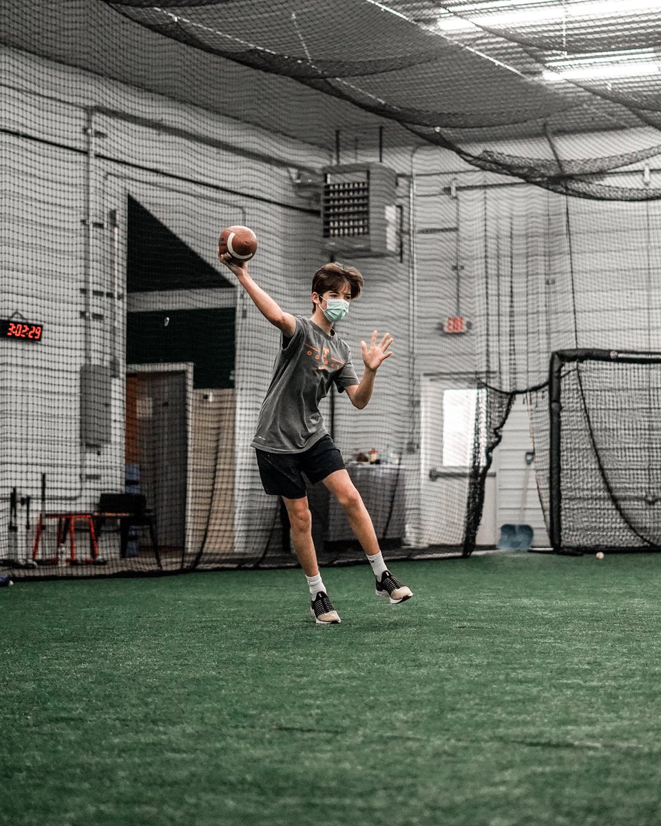 coach_kinder's tweet photo. Sunday Funday @fullcircuitpowr 2-4pm #TheAwakening Premier QB Training in WNY | DM for details https://t.co/3YMoHieZjN