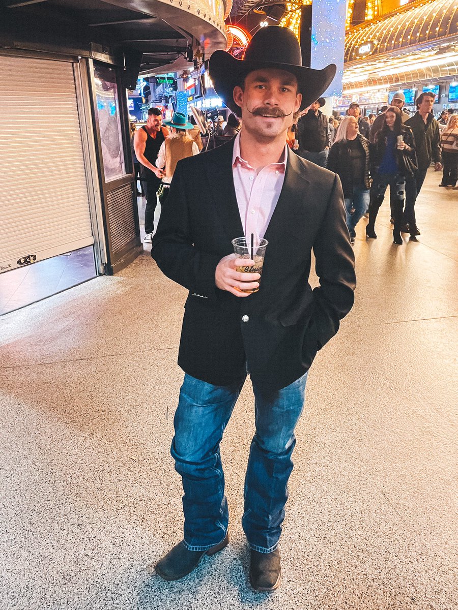 jacob333smith's tweet photo. Gotta live a little bit on the wild side! #NFR2021 https://t.co/1okNzDnSVN