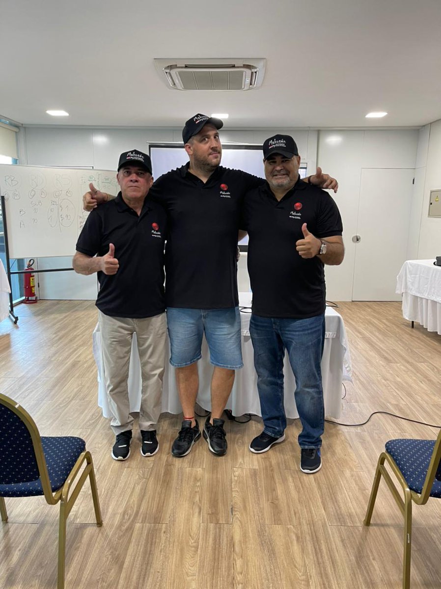 Makosen's tweet photo. ¡GRACIAS PARAGUAY 🇵🇾!
Hicimos otra gran jornada de nuestro clásico  #DesayunoMakosén y hablamos de Marketing Digital y cómo potenciar tu empresa en Internet.
¡Te esperamos para hacerte crecer online con Makosén Paraguay!
@JoseLChilavert_ #MakosénParaguay https://t.co/poqQewMuY7