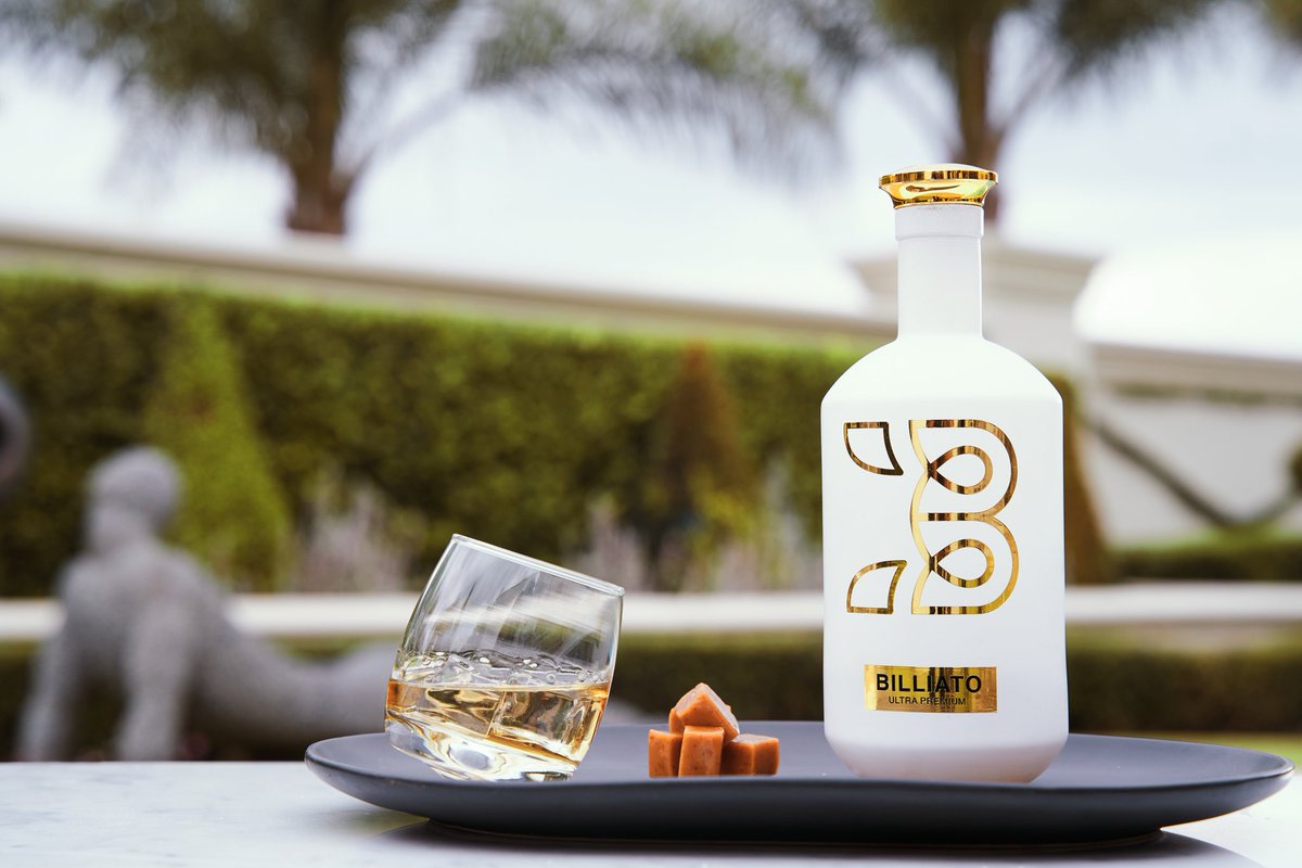TheRichRakgadi's tweet photo. LADIES AND GENTLEMEN, A DAY BEFORE THE 2ND ANNIVERSARY OF FILL UP ROYAL BAFOKENG, CASSPER DROPS SUMMER LOVE AND HIS ALCOHOL BRAND, BILLIATO! Check Out Billiato In Retail Liquor Stores And Stream Summer Love: https://t.co/XXQHfskU5h https://t.co/RwkWMp6NWJ