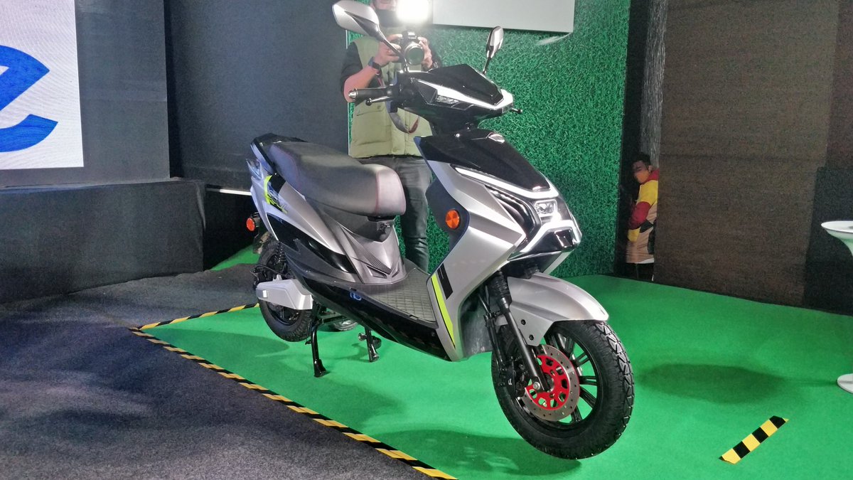 The EeVe Soul is priced at Rs 1,39,900 (ex-showroom) and there's just one variant of this EV on offer. The scooter is expected to reach dealerships by Jan 22.
@eeveindia #EeveSoul #ElectricVehicles #electricscooter #scooterlaunch