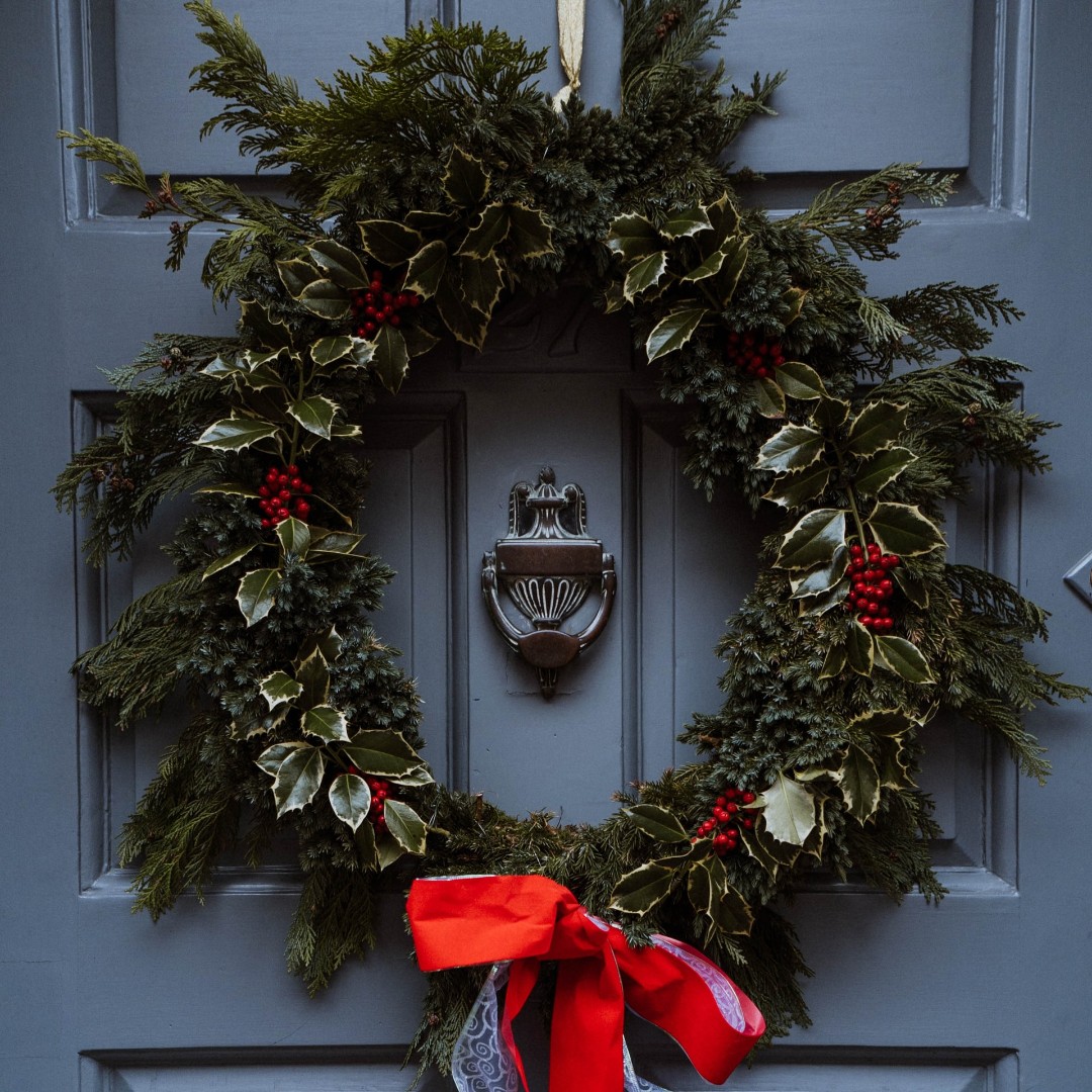 MilesandBarr's tweet photo. When getting into the festive spirit, which front door and wreath combo would you choose?

Tell us in the replies! 🎄

#kent #milesandbarr #kentestateagents #christmas #wreath https://t.co/LP6zrtwL3b