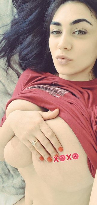 Who want the kiss?😜😉  https://t.co/rSpbMmRkek https://t.co/Ld9LPXxGh0