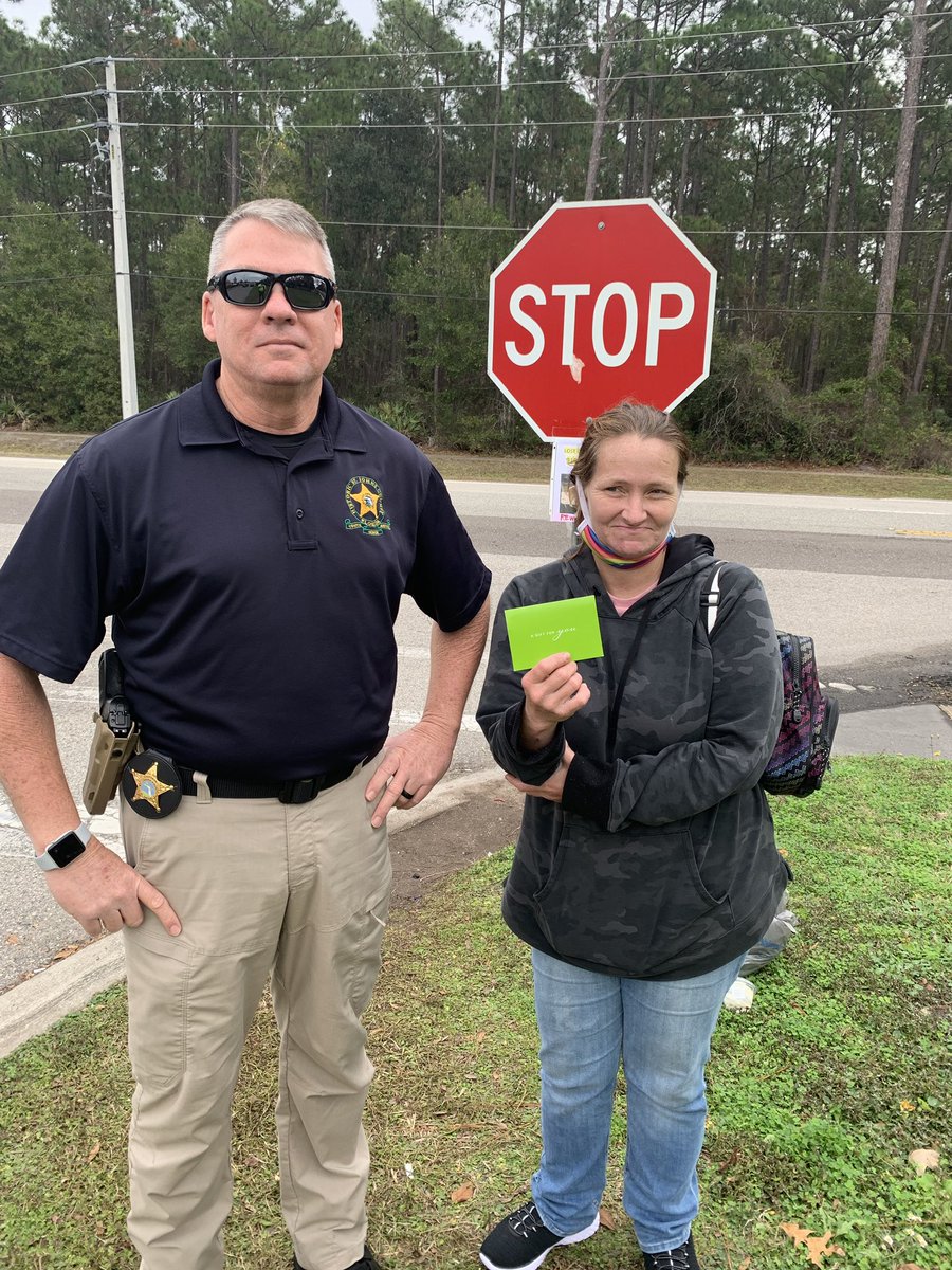 TeamSJSO's tweet photo. #904SecretSanta is back! Captain Burres came across Stephanie Howell this morning and was able to make her day a little better with a $100 gift card!! https://t.co/Ju7J2Gi9ag