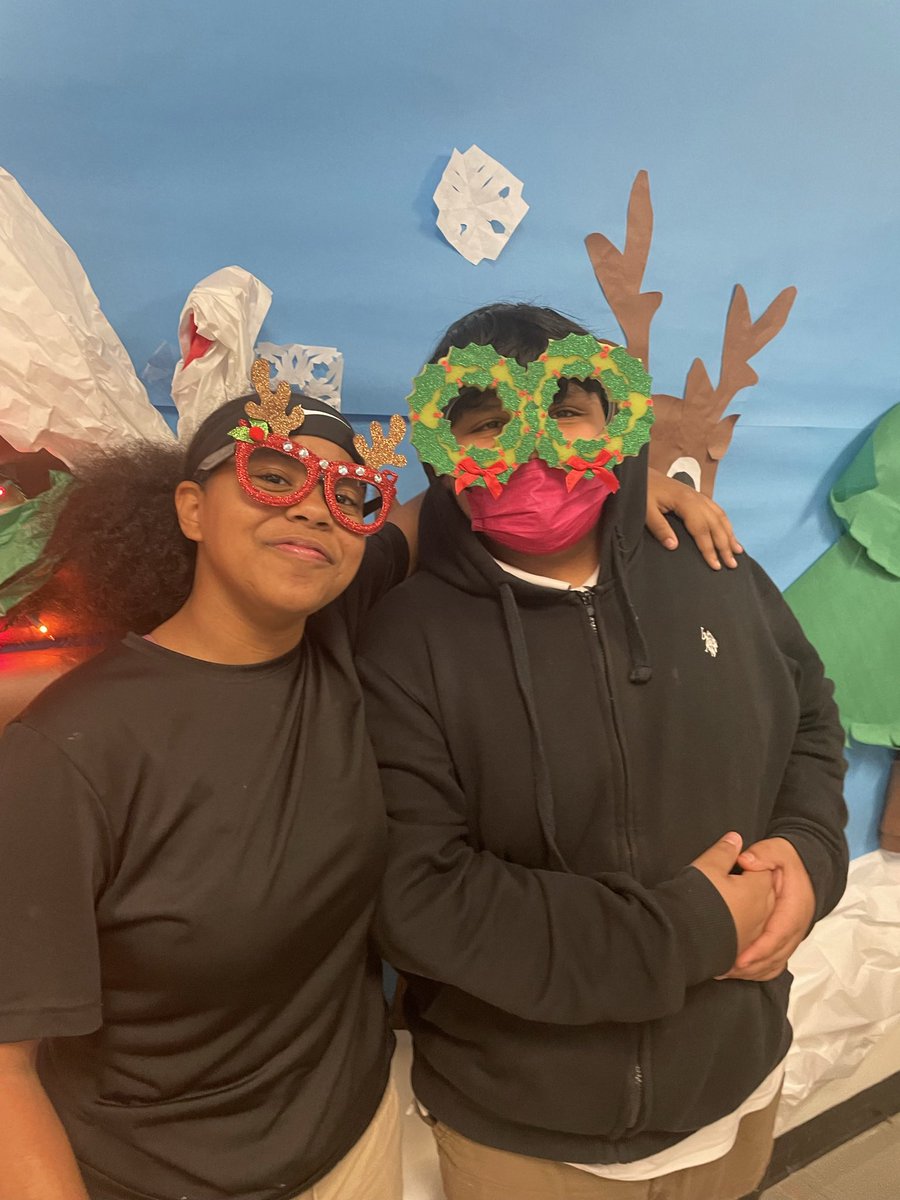 kmsMsDkms's tweet image. Teamwork makes the dream work! Tis the season! @theNEISDway #kruegerooted @APMikeMorgan @PRINCIPALRUBIO