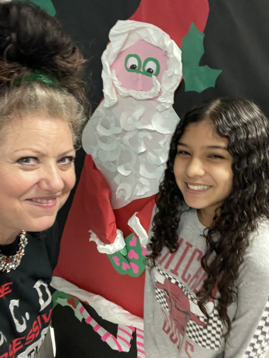 kmsMsDkms's tweet image. Teamwork makes the dream work! Tis the season! @theNEISDway #kruegerooted @APMikeMorgan @PRINCIPALRUBIO