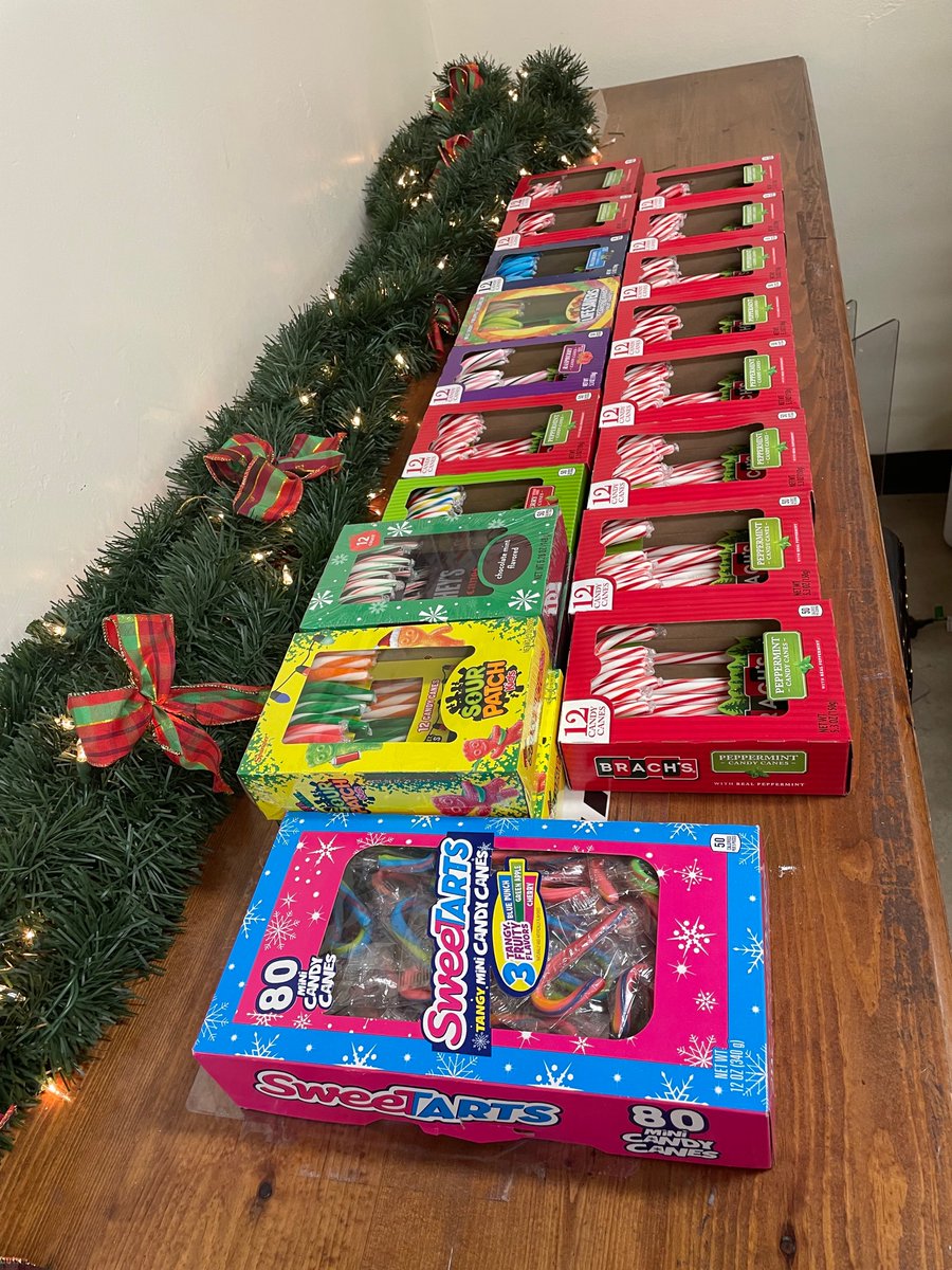 Celebrating the second day of Christmas with Candy Canes galore!!!🎄 #YourOPHD <a href="/mmAnderson919/">みゆ＠ビジネス</a> <a href="/StacyLBro/">Stacy Brown</a> <a href="/Jonathan_Vega05/">Jonathan Vega</a> <a href="/tofablue/">Tofa</a> <a href="/M5Lorie/">Lorie M</a> <a href="/SarahFarrellTHD/">Sarah Farrell</a>