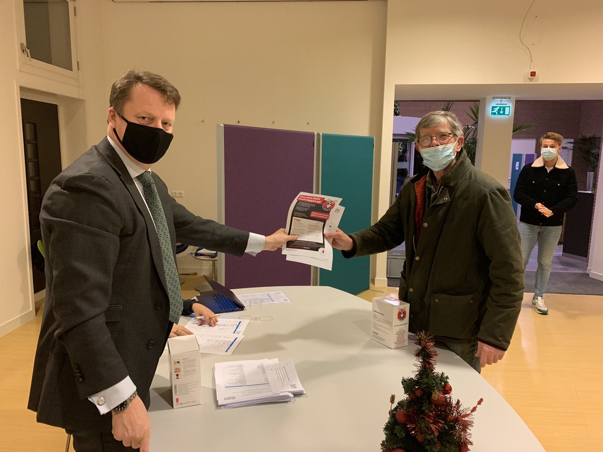 Dwaande mei it útrilkken fan de 55 #karbyt fergunnings foar  <a href="/noardeast/">Gemeente Noardeast-Fryslân</a>. Ek foar dizze man dy’t spesjaal foar syn pakesizzers de karbytbus daverje litte sil