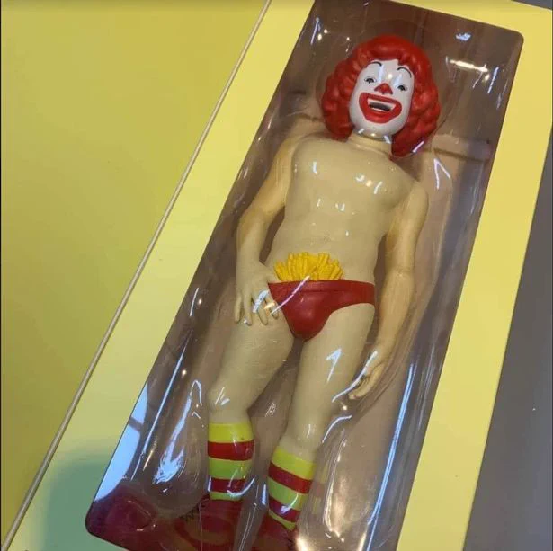 イギリスのチャリティショップで発見した？ドナルド・マクドナルドの謎フィギュアwww