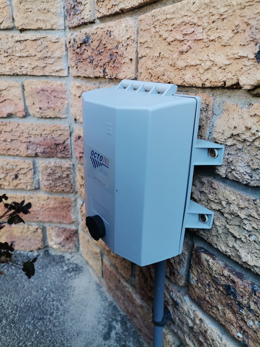 random_juanti's tweet photo. @Afrihost @OctoFibre This is the excuse that we had 4 weeks ago! No call or message to say that there is a problem. We have not gotten any nearer. A whole month of excuses because your system cannot accept a freestanding house can have a unit number. With @OctoFibre box right outside. Still waiting! https://t.co/UI68PUHzNX