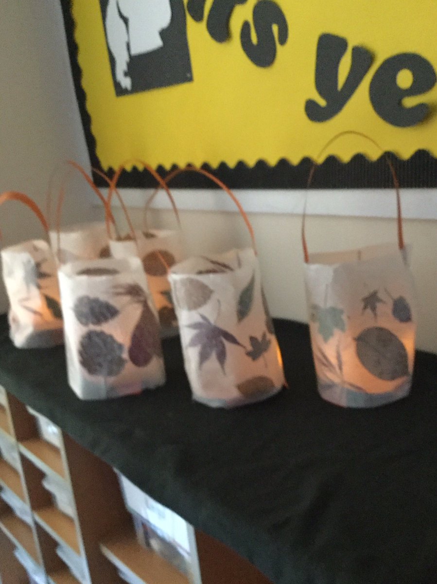 PipersForestSch's tweet image. Year 1 @PipersPrePrep finished their leaf lanterns today, they looked lovely glowing in the classroom #pipersforest #pipersoutdoors #piperschristmas